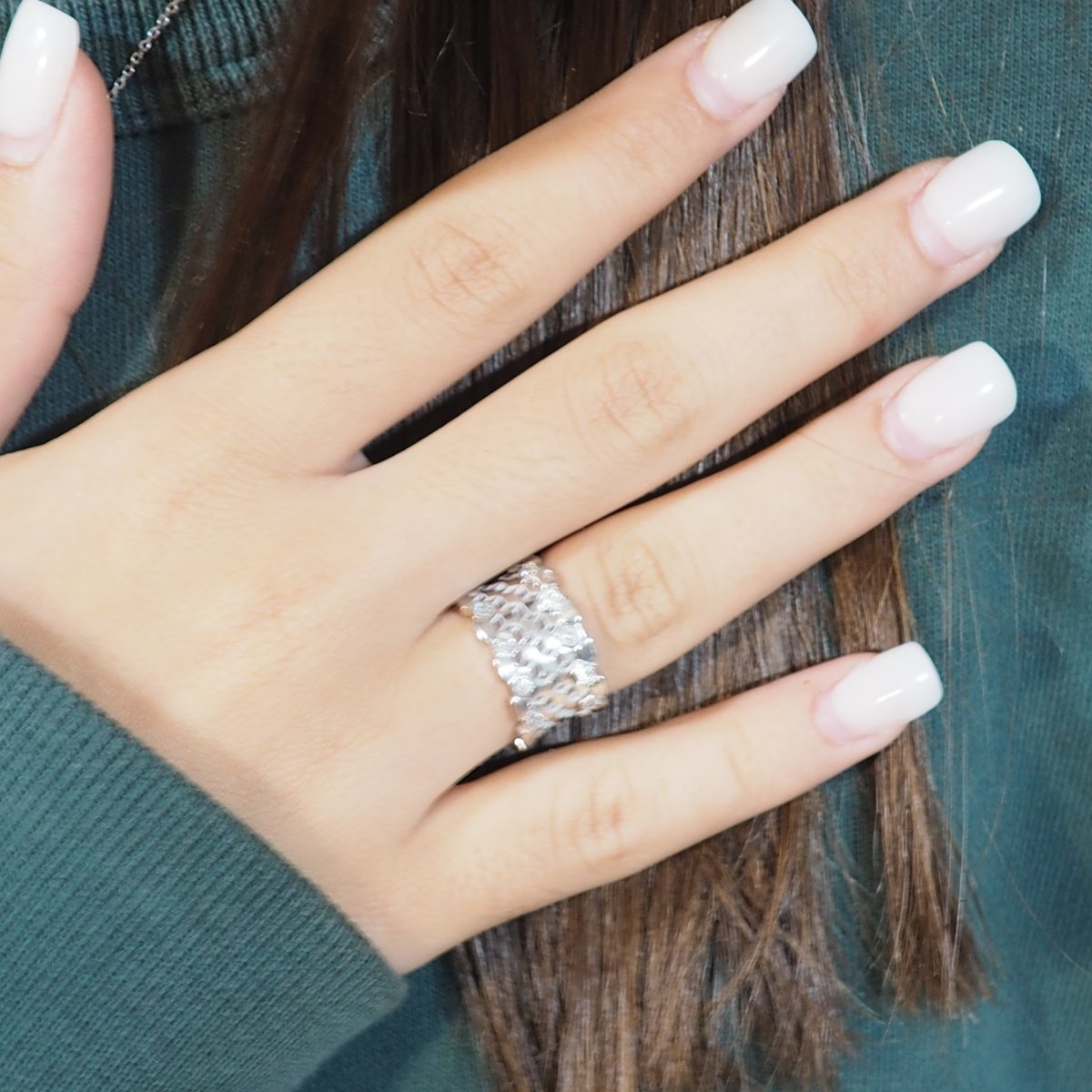 Bague Bandeau INEDT "Op'art" en or blanc et diamants - Castafiore