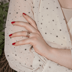 Bague Bandeau POIRAY "Coeur Fil" en or rose et diamants - Castafiore