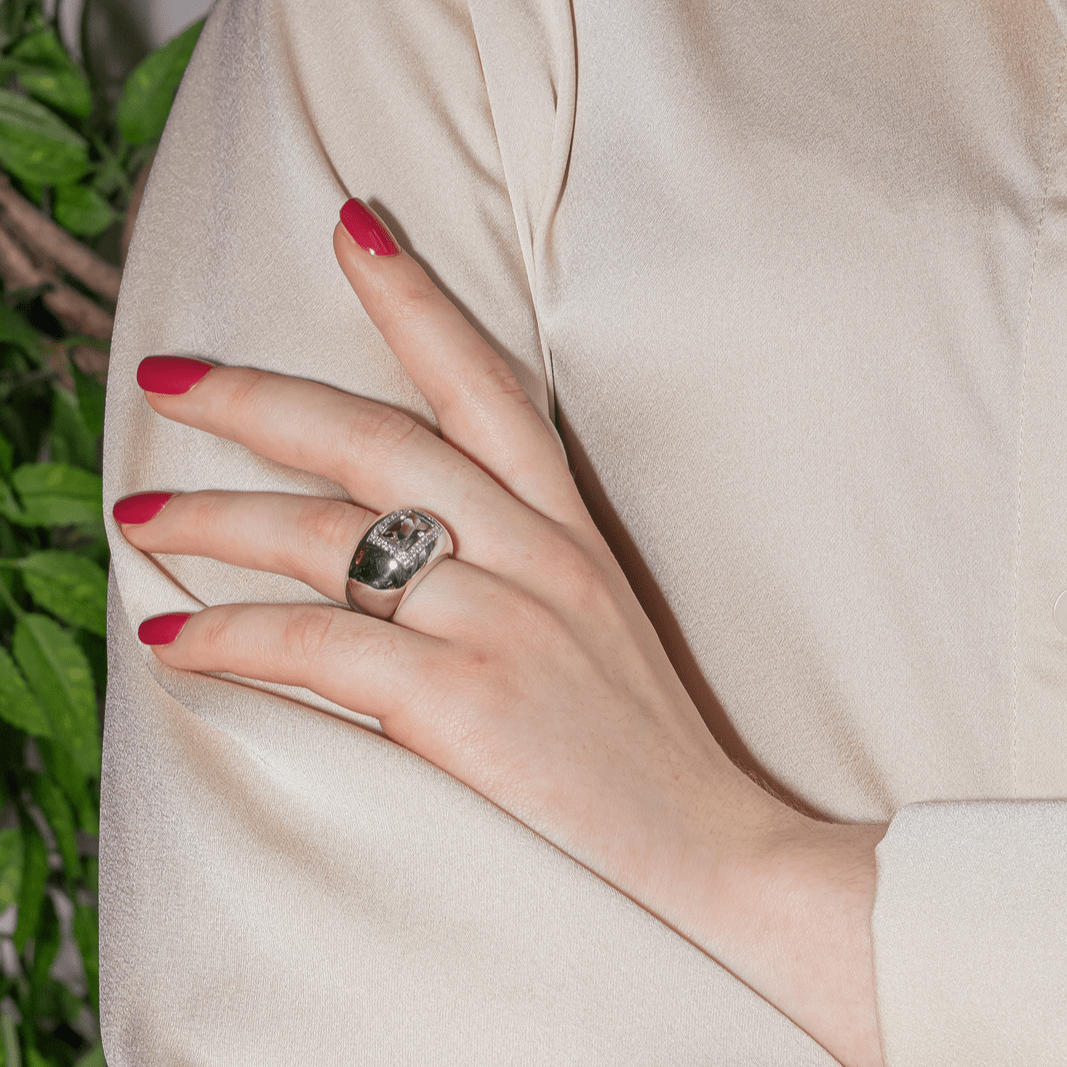 Bague Bandeau POIRAY "Thessalie" en or blanc, améthyste et diamants - Castafiore