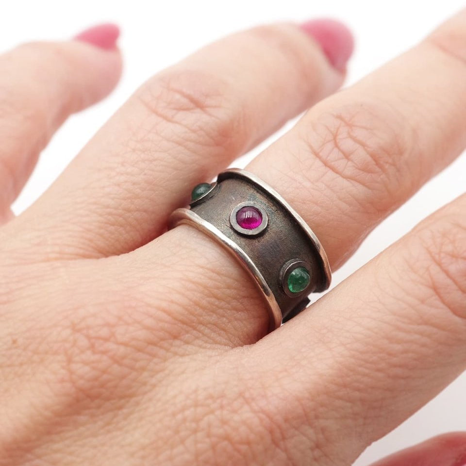 Bague bandeau rubis émeraudes en argent - Castafiore