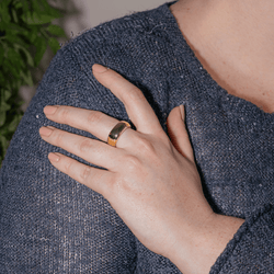 Bague Bandeau TIFFANY & CO. "Carrée à Coussin" en or jaune - Castafiore