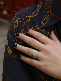 Bague bandeau vintage en or blanc et diamants - Castafiore