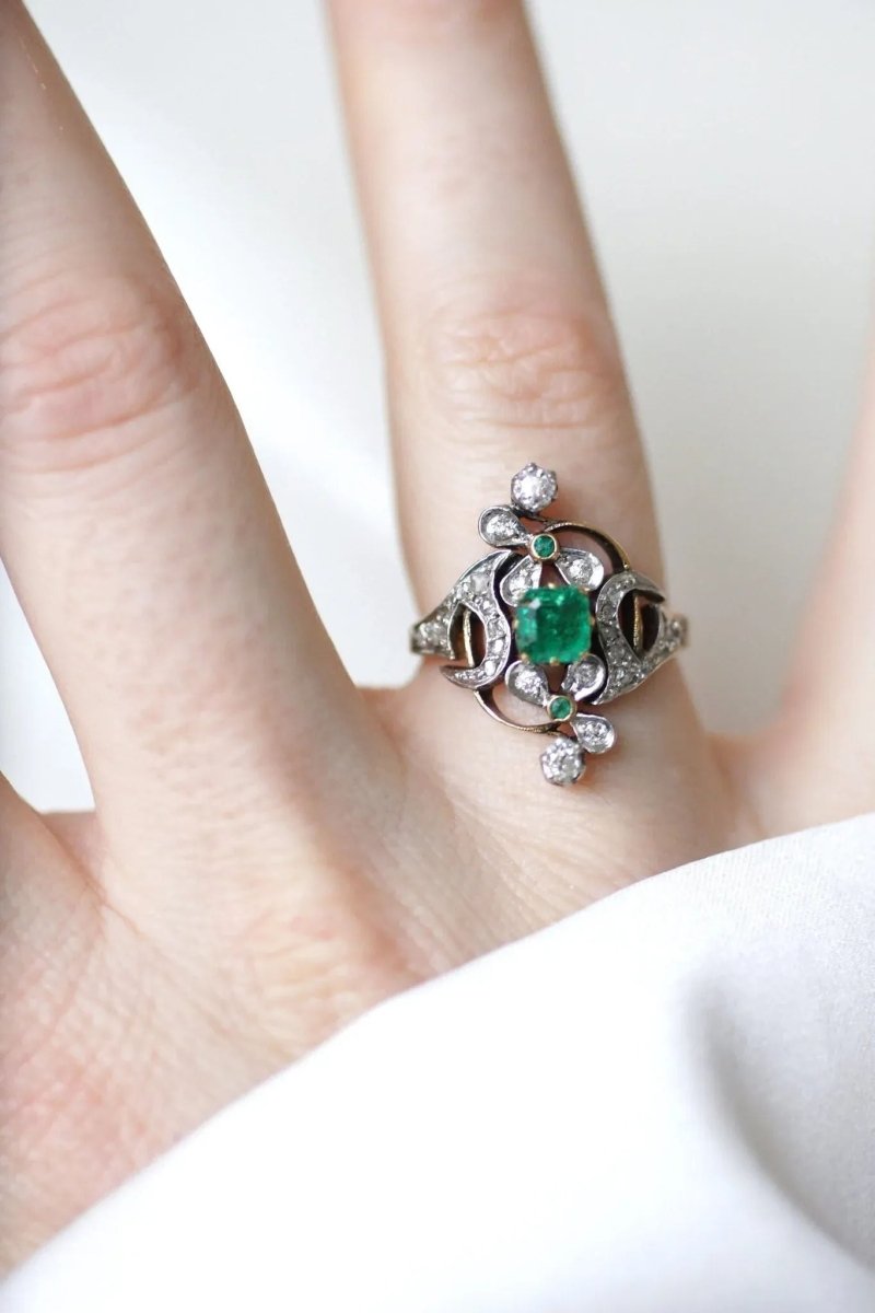 Bague Belle Epoque fleur émeraude et diamant - Castafiore