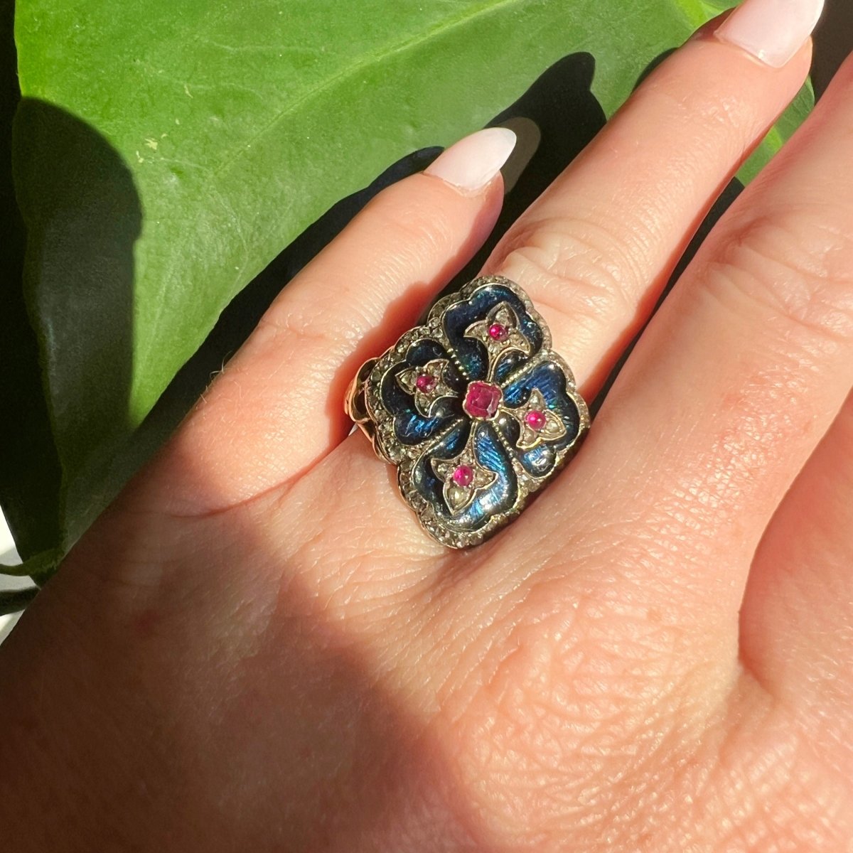 Bague Blason 19ème en Or avec Émail, Diamants et Rubis - Castafiore