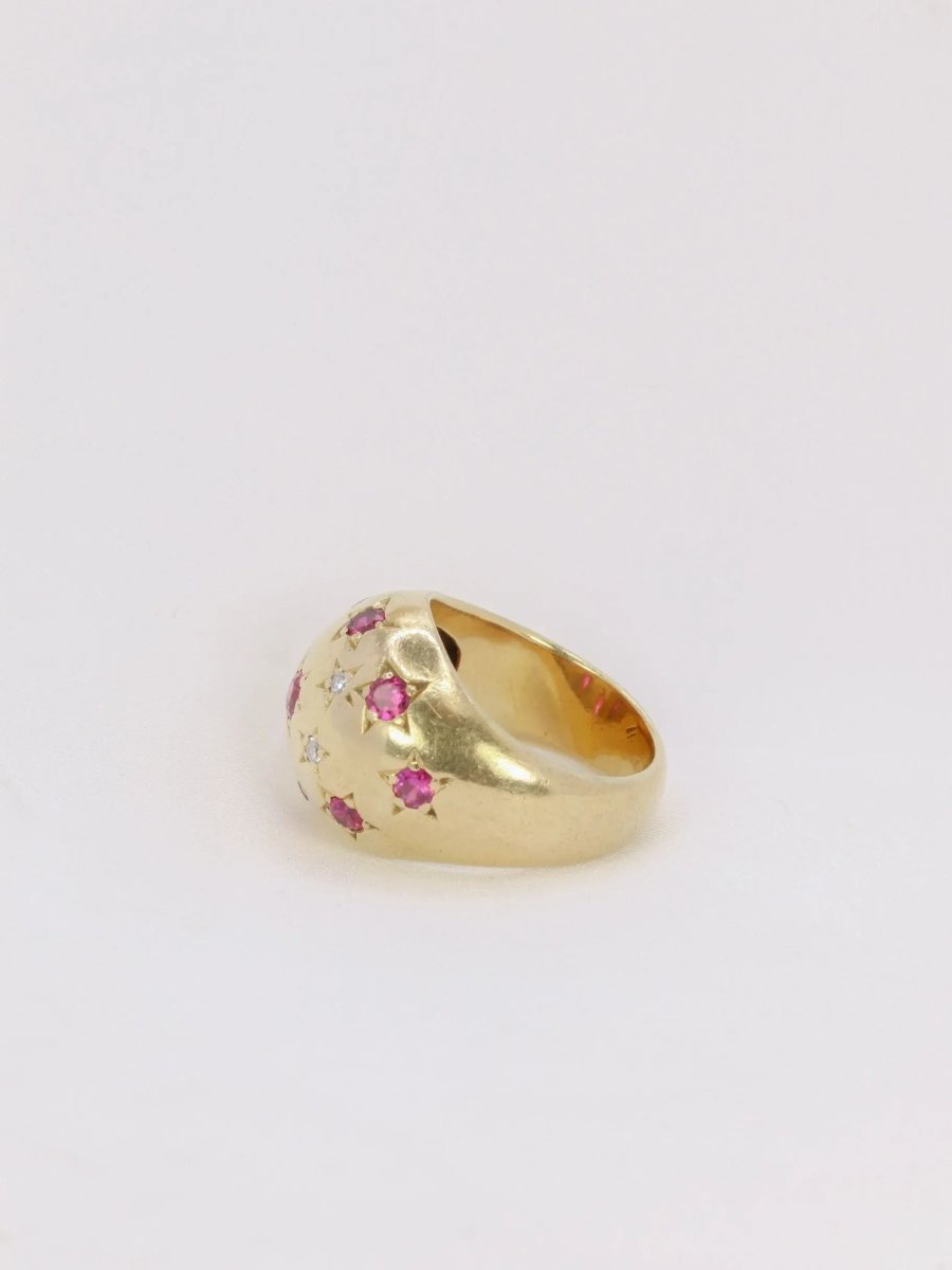 Bague boule vintage en or jaune, rubis et diamants - Castafiore