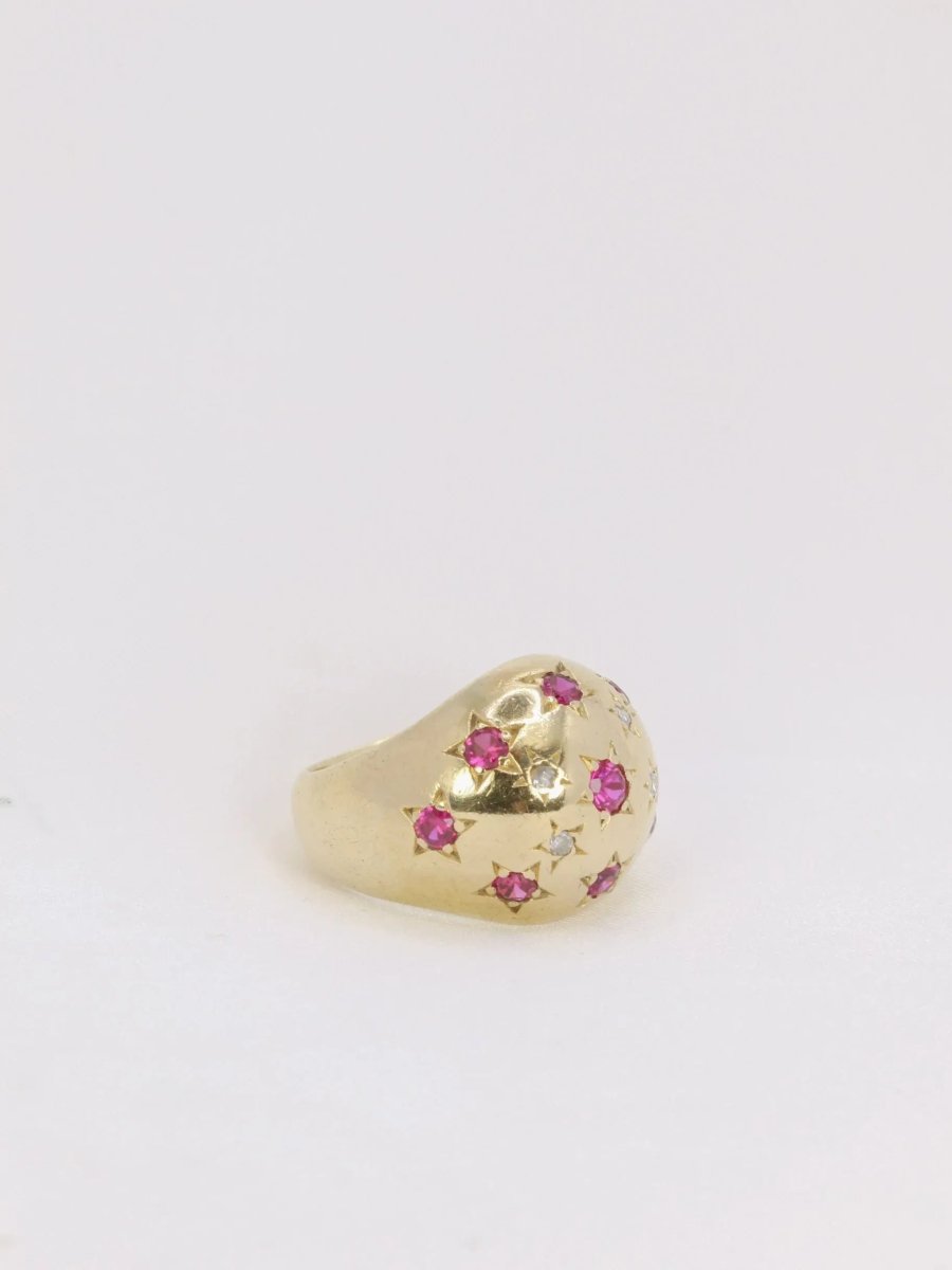 Bague boule vintage en or jaune, rubis et diamants - Castafiore