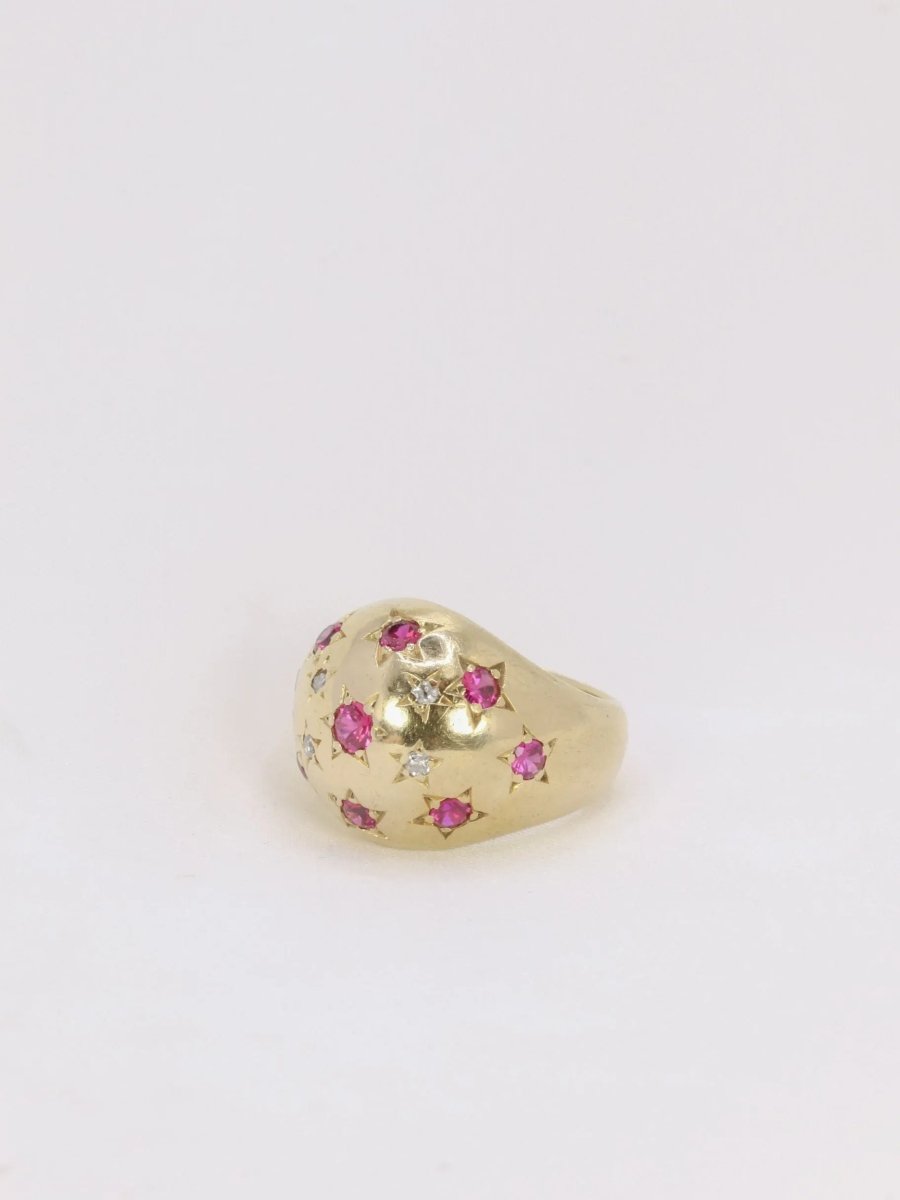 Bague boule vintage en or jaune, rubis et diamants - Castafiore