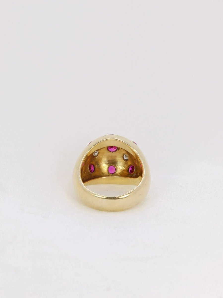 Bague boule vintage en or jaune, rubis et diamants - Castafiore