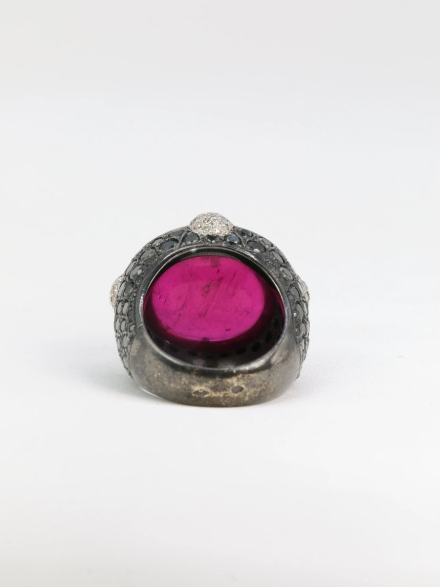 Bague boule vintage en or noir, tourmaline rose et diamants noirs et blancs - Castafiore