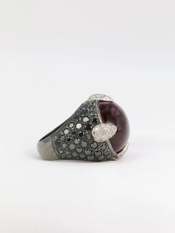 Bague boule vintage en or noir, tourmaline rose et diamants noirs et blancs - Castafiore
