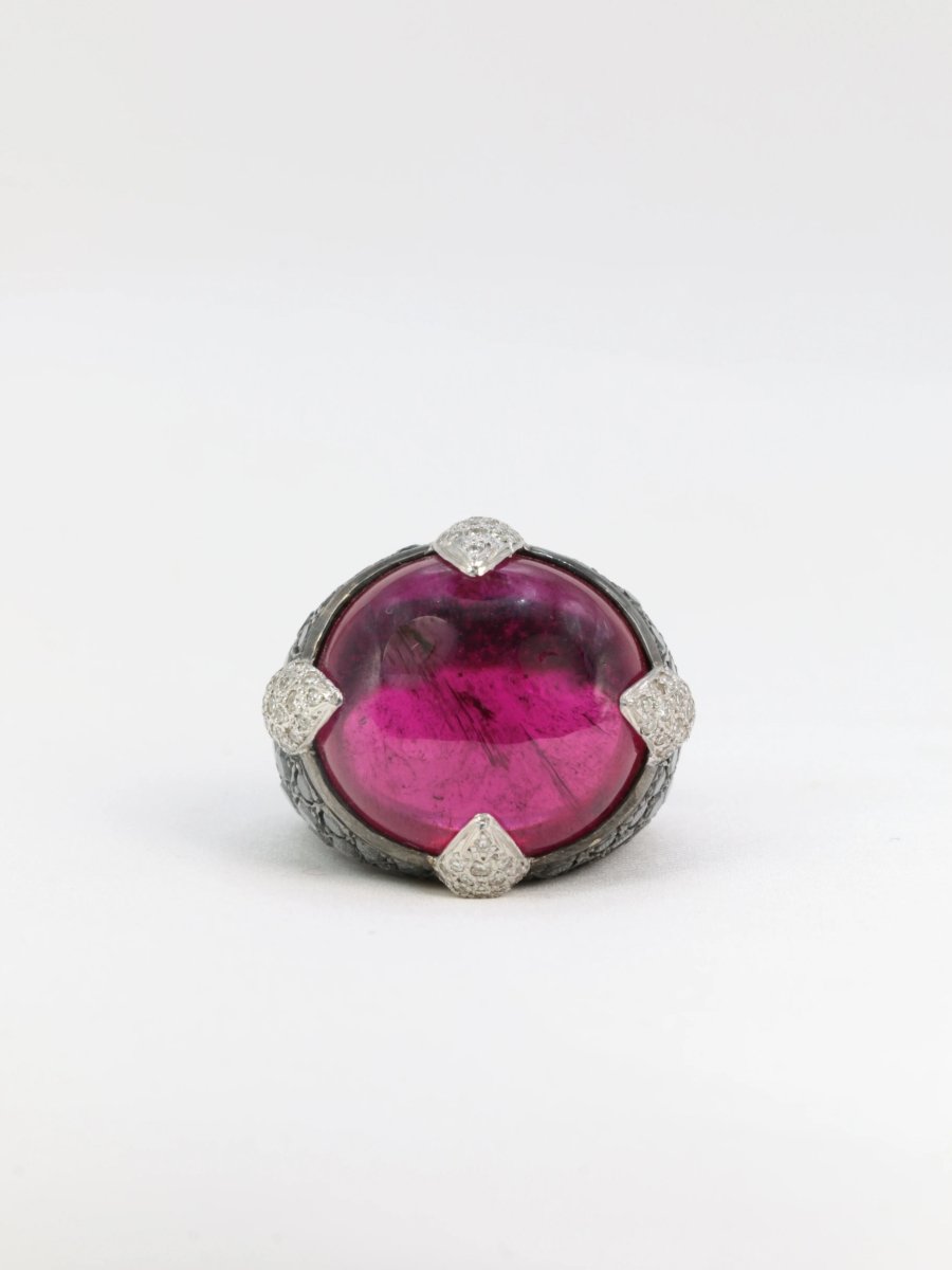 Bague boule vintage en or noir, tourmaline rose et diamants noirs et blancs - Castafiore