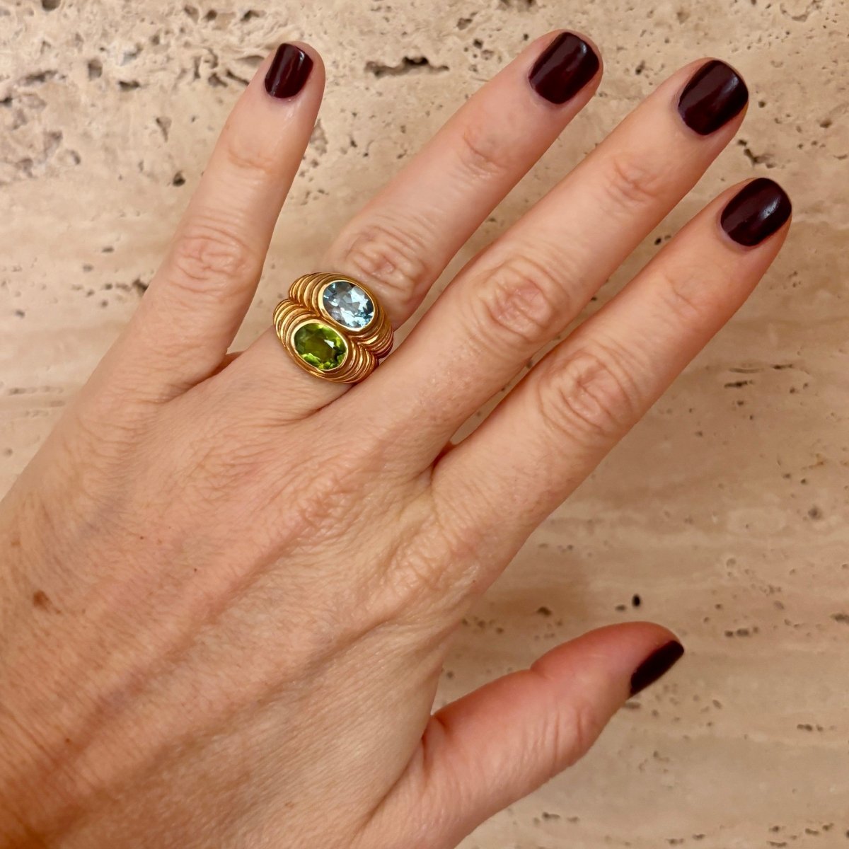 Bague BULGARI Doppio baccellato en or jaune topaze bleue et péridot - Castafiore