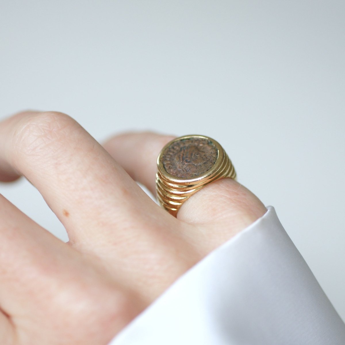 Bague BULGARI "Monete" en or jaune - Castafiore