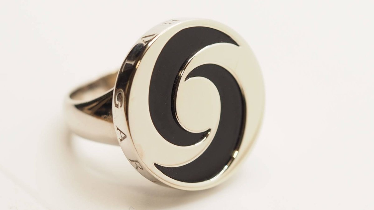 Bague Bulgari Yin Yang en or blanc et onyx - Castafiore