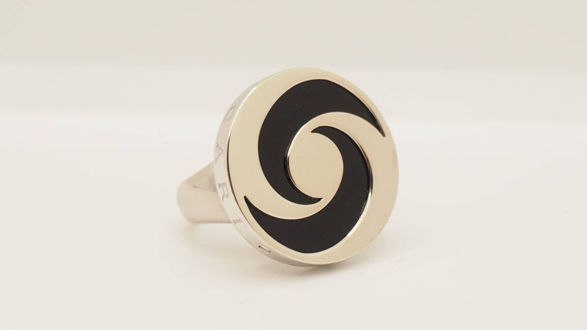 Bague Bulgari Yin Yang en or blanc et onyx - Castafiore