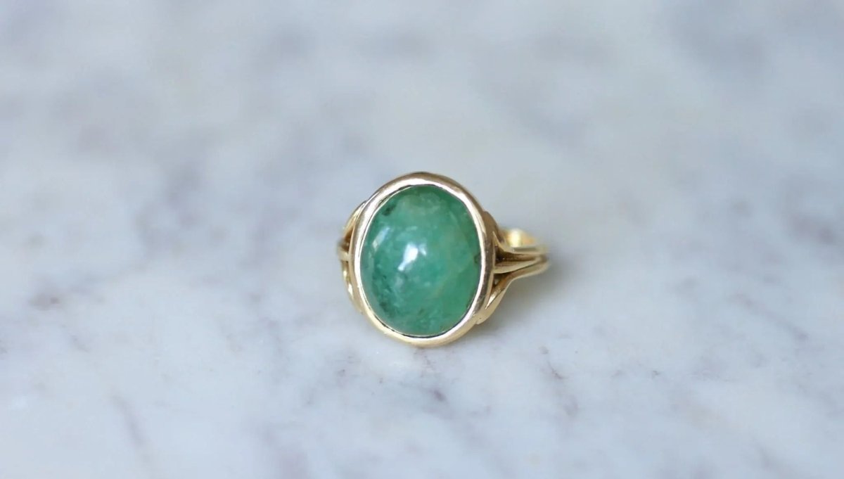 Bague cabochon d'émeraude sur or jaune - Castafiore