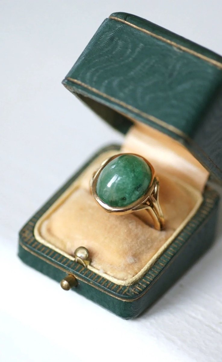 Bague cabochon d'émeraude sur or jaune - Castafiore