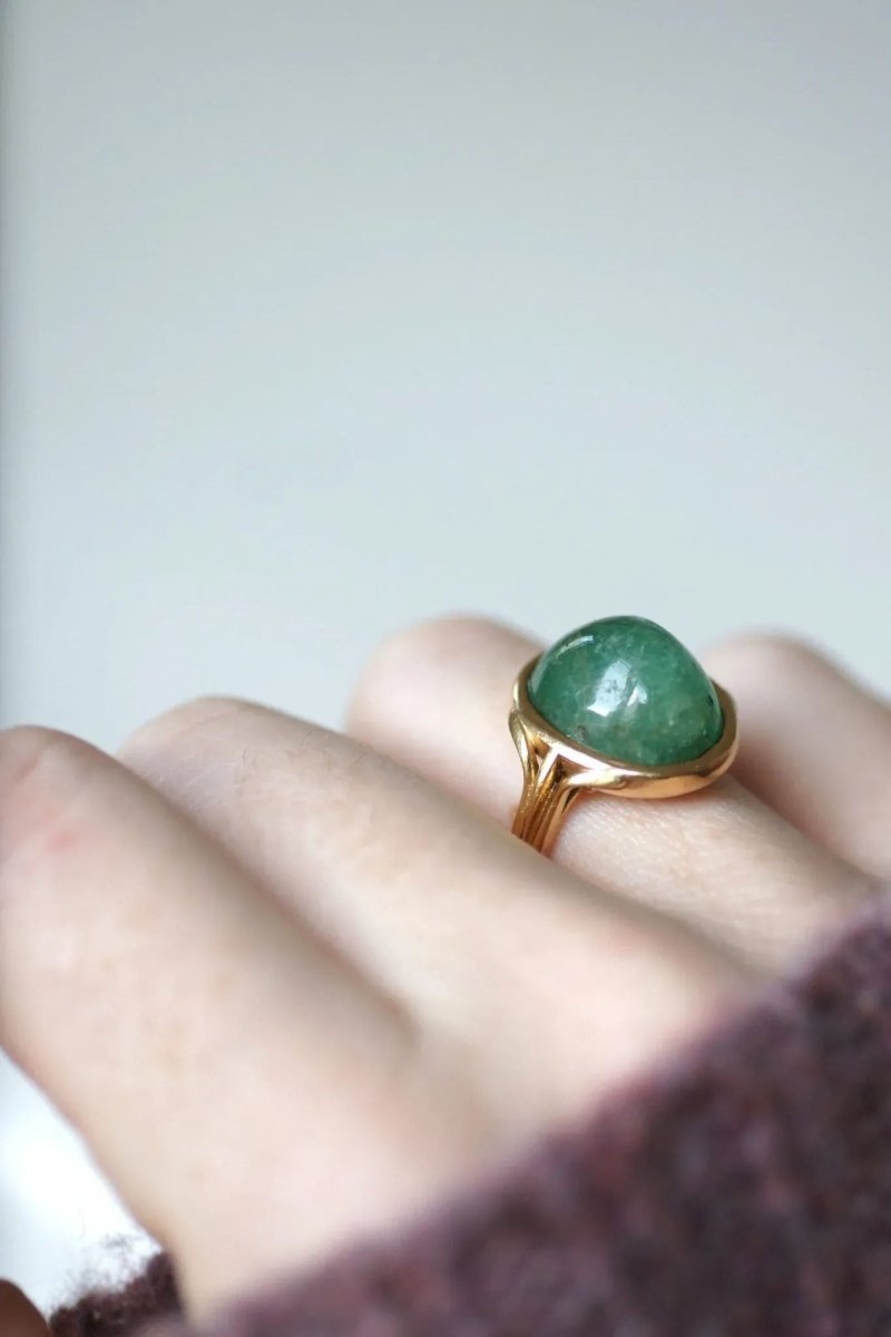 Bague cabochon d'émeraude sur or jaune - Castafiore