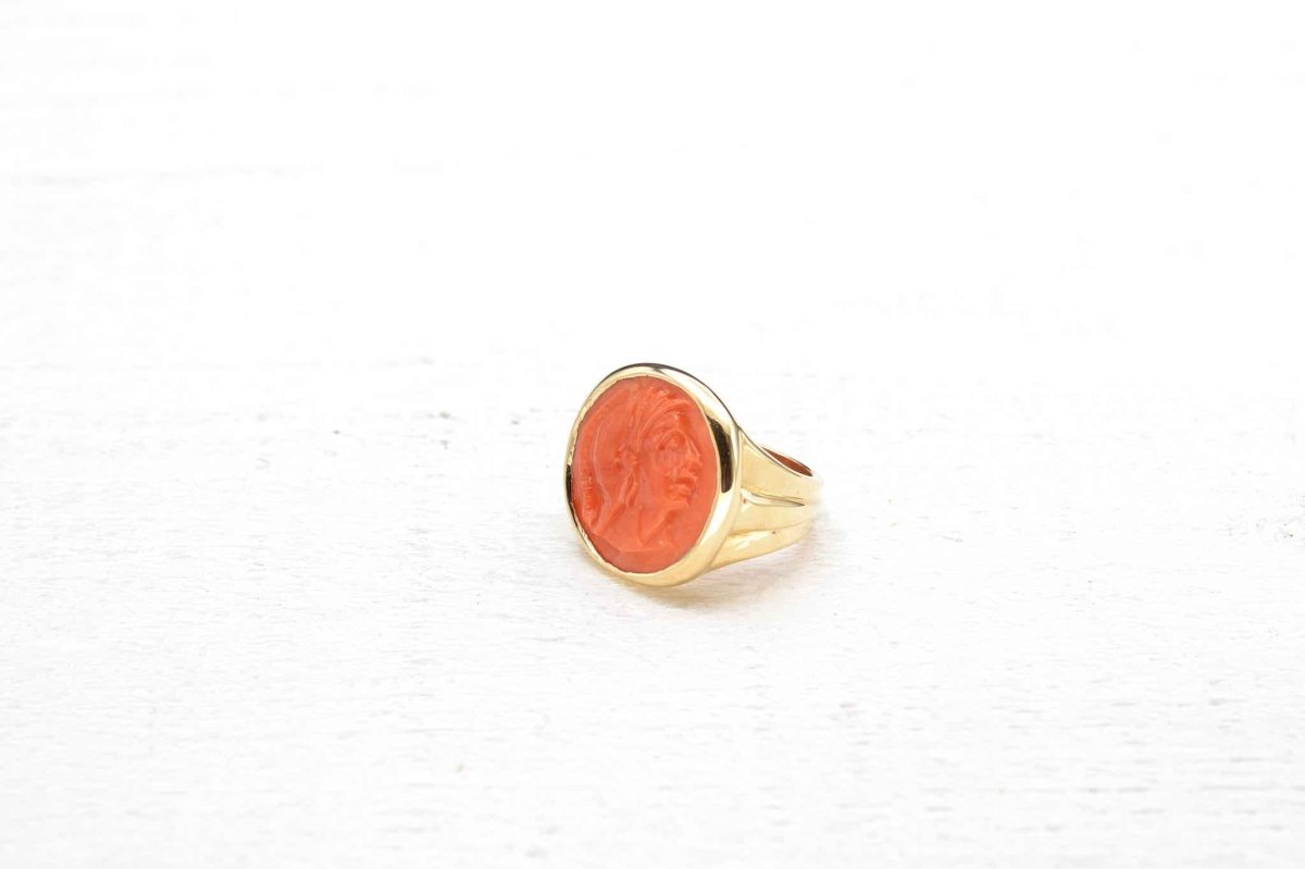 Bague camée corail en or jaune 18k - Castafiore