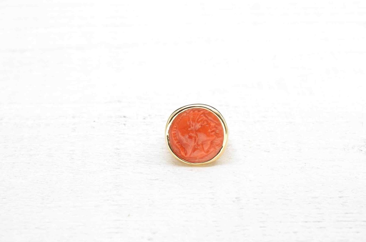Bague camée corail en or jaune 18k - Castafiore