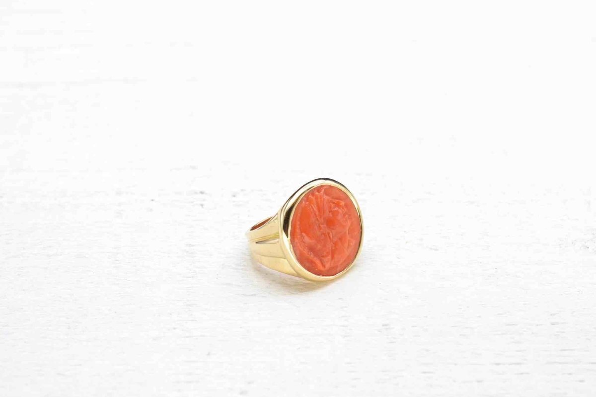 Bague camée corail en or jaune 18k - Castafiore