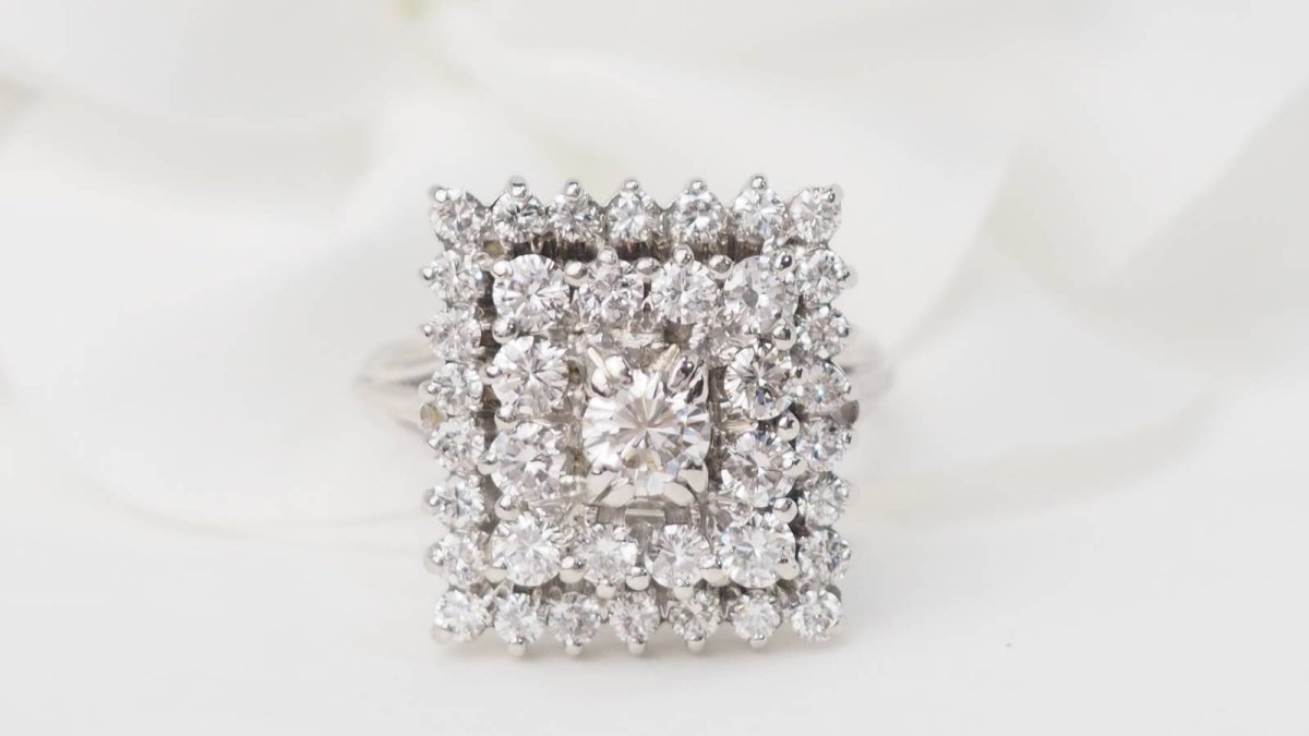 Bague carrée en or blanc et diamants - Castafiore