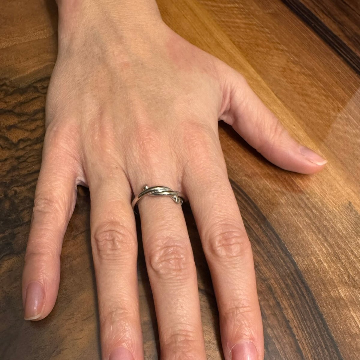 Bague CARTIER "Entrelacés" en or blanc - Castafiore