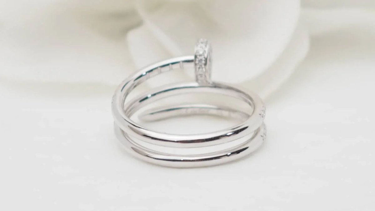 Bague Cartier Juste un Clou en or blanc et diamants - Castafiore