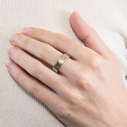 Bague CARTIER Love classique en or blanc - Castafiore