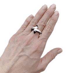 Bague CARTIER "Menottes" en or blanc et onyx - Castafiore