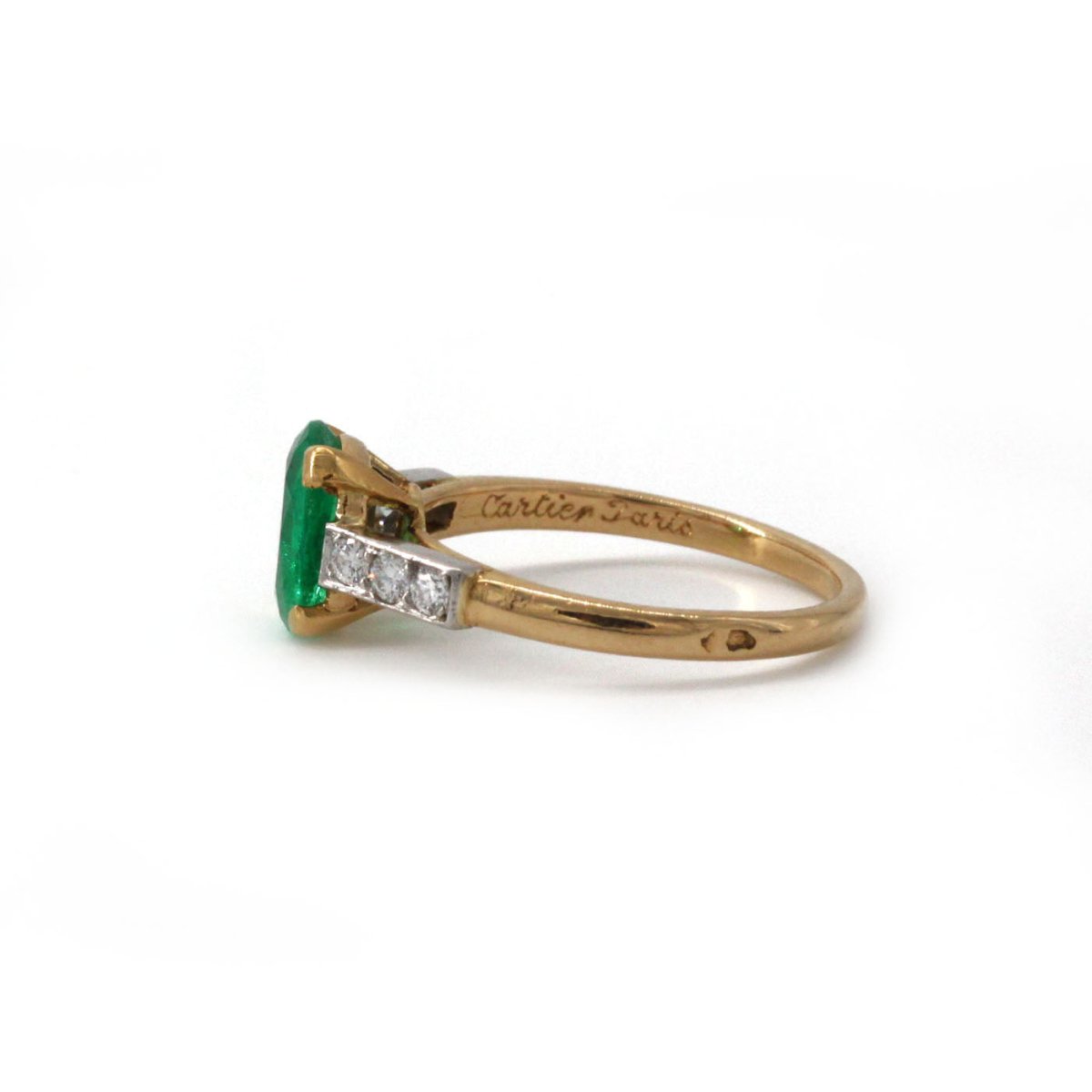 Bague Cartier or jaune 750, diamants et émeraude colombienne 0.83 carats certificat LFG - Castafiore