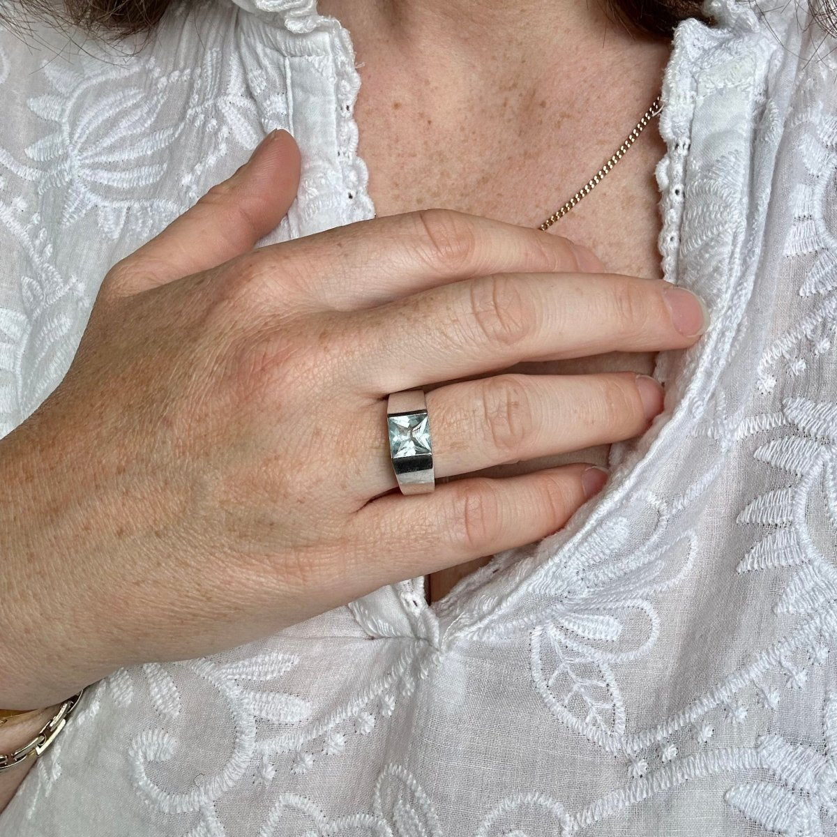 Bague CARTIER Tank en or gris et aigue-marine - Castafiore