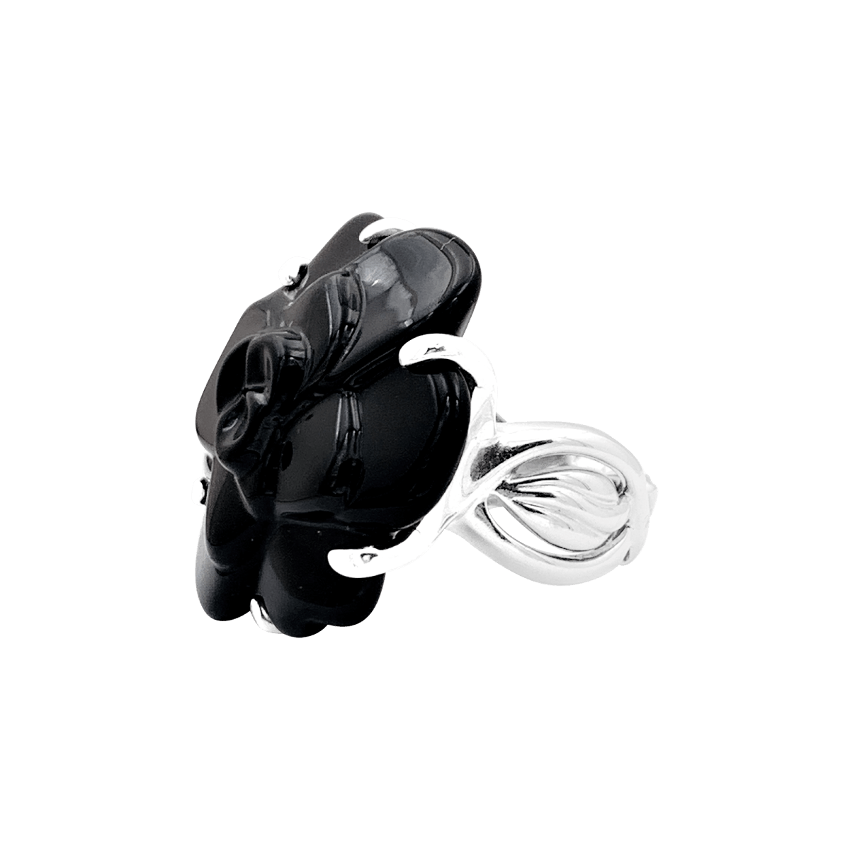 Bague CHANEL, modèle "Camélia", en or blanc et onyx - Castafiore