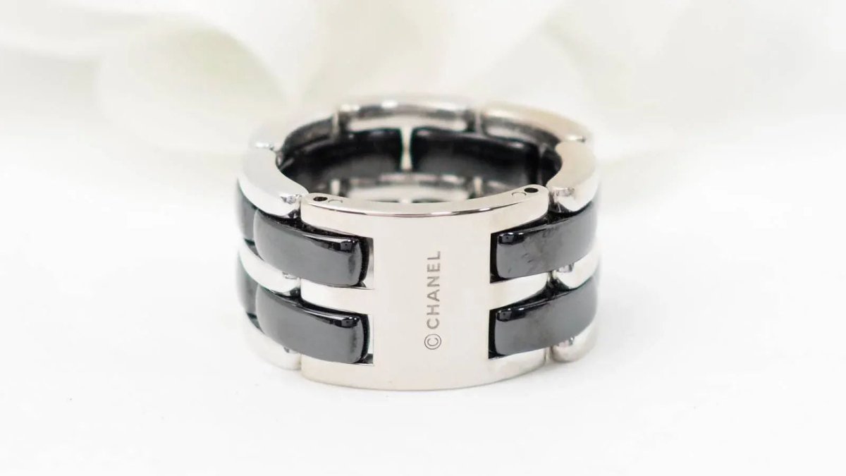 Bague Chanel souple en or blanc ultra ceramique noire - Castafiore