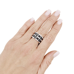 Bague Chanel,"Ultra", en or blanc, céramique noire et diamants. - Castafiore