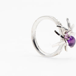 Bague CHAUMET "Attrape moi si tu m'aimes", "Araignée" en or blanc, améthyste, saphir rose et diamants - Castafiore