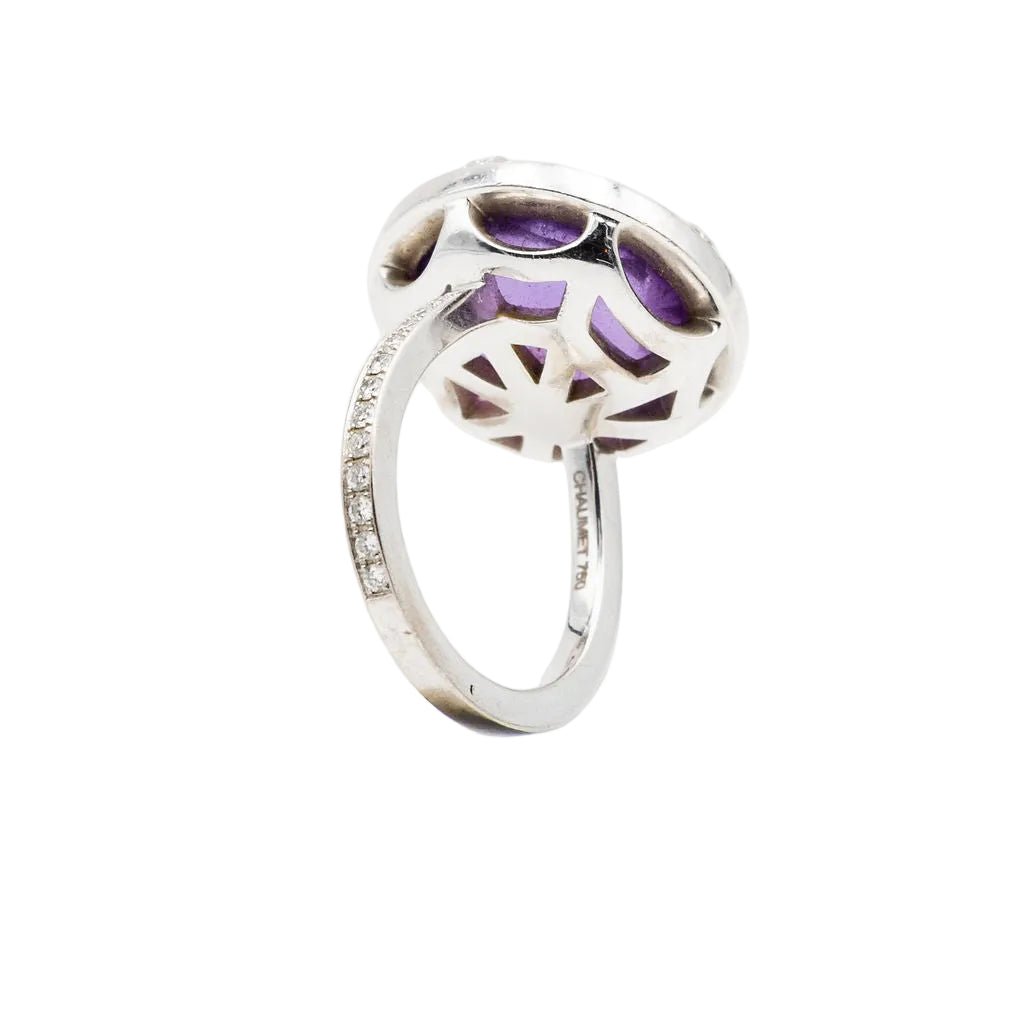 Bague CHAUMET "Attrape moi si tu m'aimes", "Galet" en or blanc, améthyste et diamants - Castafiore