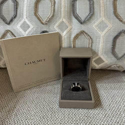 Bague Chaumet Class One en or gris 18k de 2005 avec diamants . Taille 53. Boite et papiers d'origine. - Castafiore