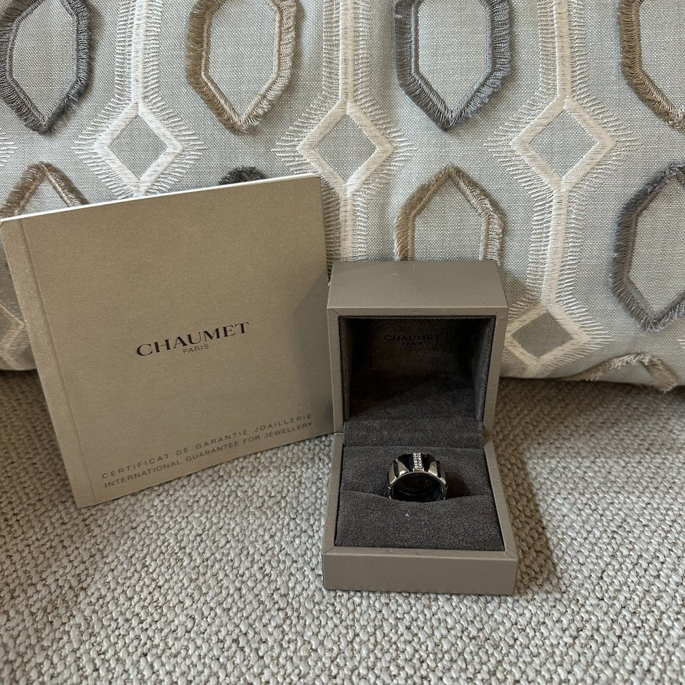 Bague Chaumet Class One en or gris 18k de 2005 avec diamants . Taille 53. Boite et papiers d'origine. - Castafiore