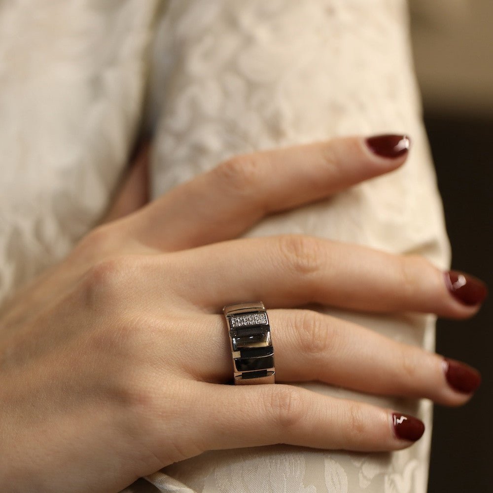 Bague Chaumet Class One en or gris 18k de 2005 avec diamants . Taille 53. Boite et papiers d'origine. - Castafiore