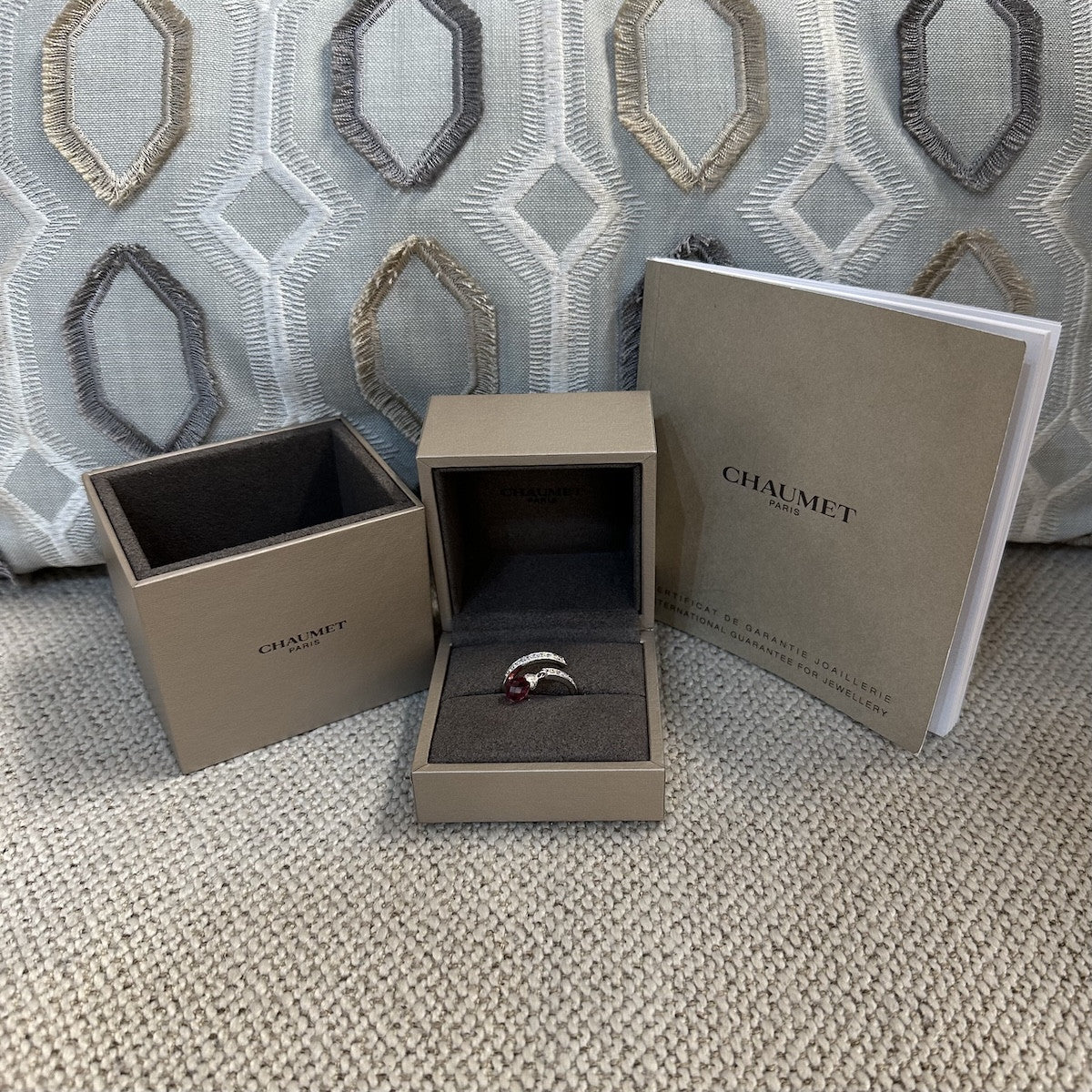 Bague CHAUMET "Frisson Pampille" en or gris et diamants - Castafiore