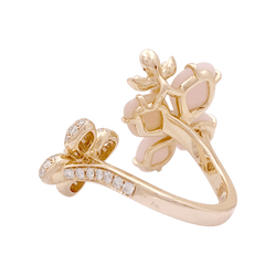 Bague CHAUMET Hortensia Aube rosée en or rose diamants saphir rose opales roses - Castafiore