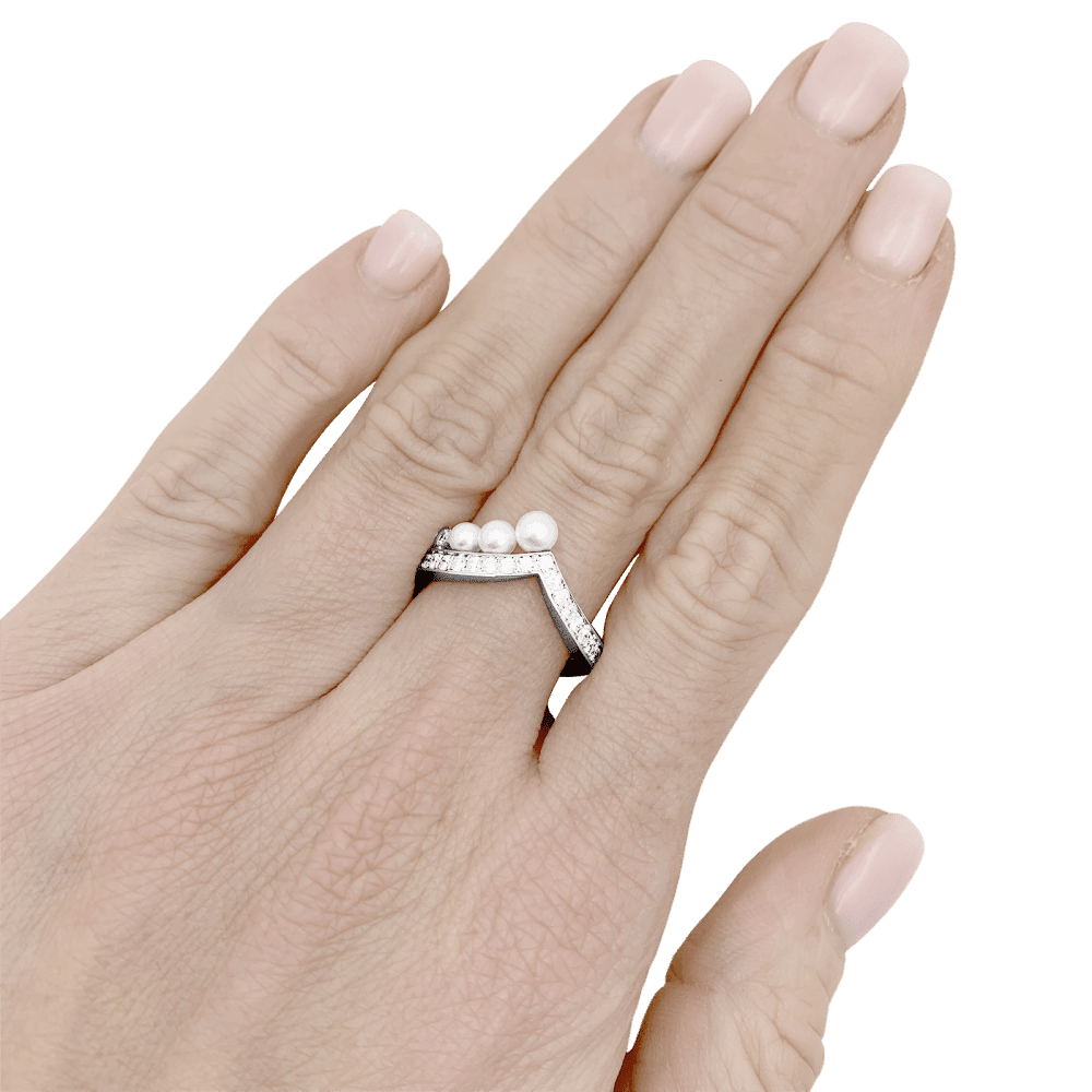 Bague CHAUMET "Joséphine Aigrette" en or blanc, perles et diamants - Castafiore