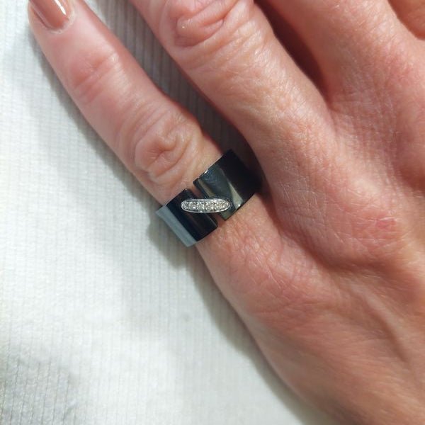 Bague CHAUMET, "Lien" en or blanc, céramique et diamants - Castafiore