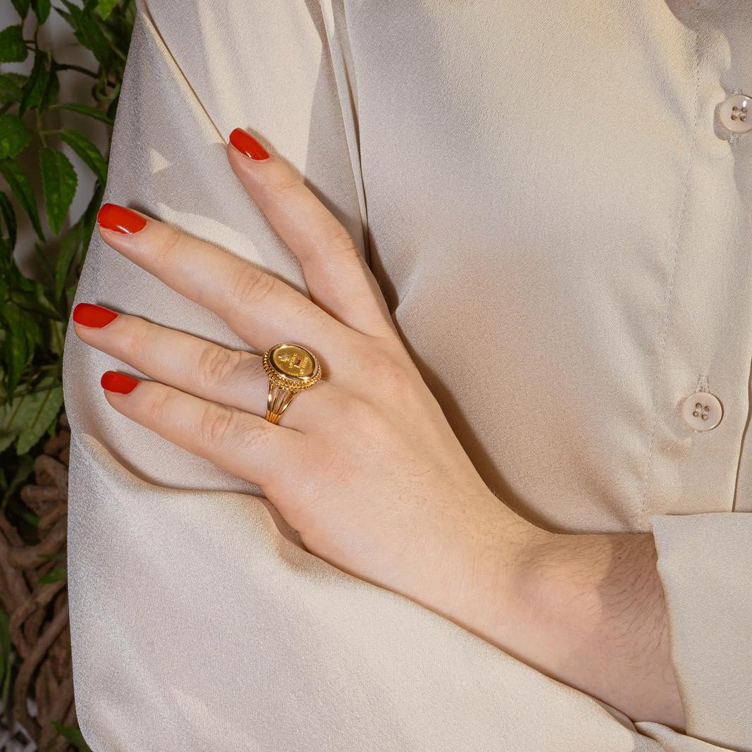 Bague Chevalière AUGIS en or jaune, rubis et diamant - Castafiore