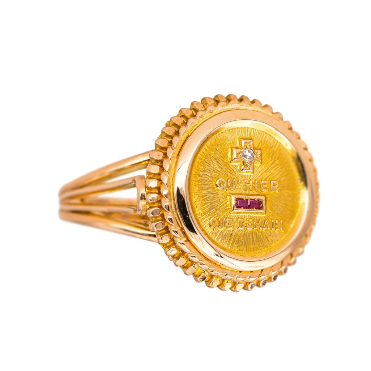 Bague Chevalière AUGIS en or jaune, rubis et diamant - Castafiore