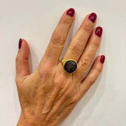 Bague Chevalière BULGARI "Monete" en or jaune et argent - Castafiore