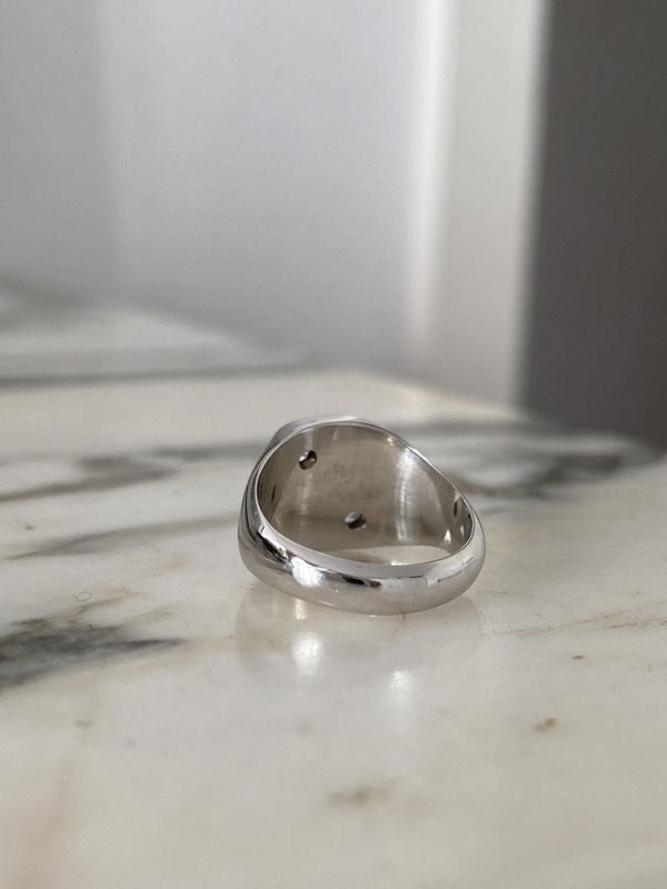 Bague chevalière en or blanc 18k et diamants - Castafiore