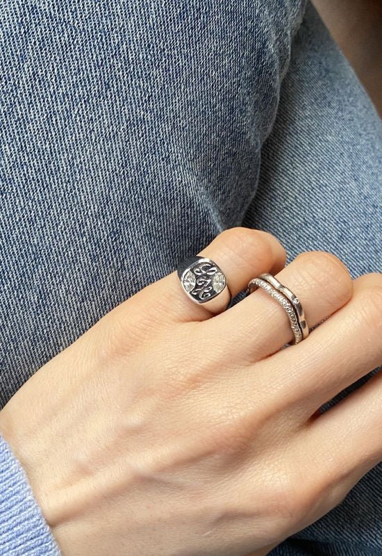 Bague chevalière en or blanc 18k et diamants - Castafiore