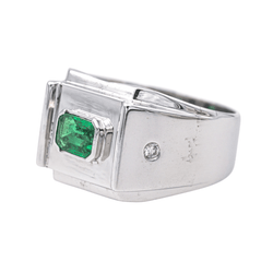 Bague Chevalière en or blanc, émeraude et diamants - Castafiore